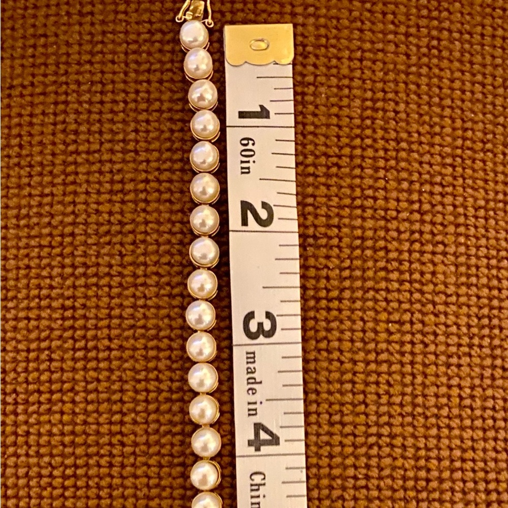 Classic Custom Gold and Pearl Bracelet - Picture 8 of 9